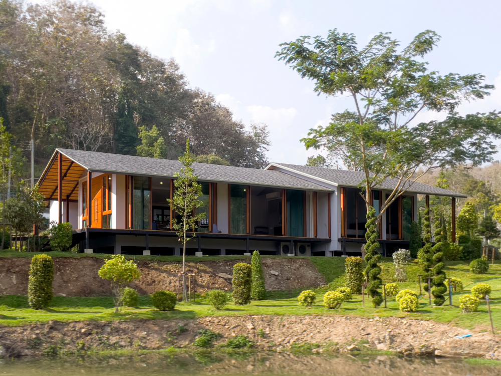 บ้านพักตากอากาศชั้นเดียวสไตล์รีสอร์ทจากจังหวัดเชียงใหม่ ตั้งอยู่ท่ามกลางทิวเขาและแหล่งน้ำจากธรรมชาติ โอบล้อมด้วยป่าเขียวอันอุดมสมบูรณ์ รูปที่ 31
