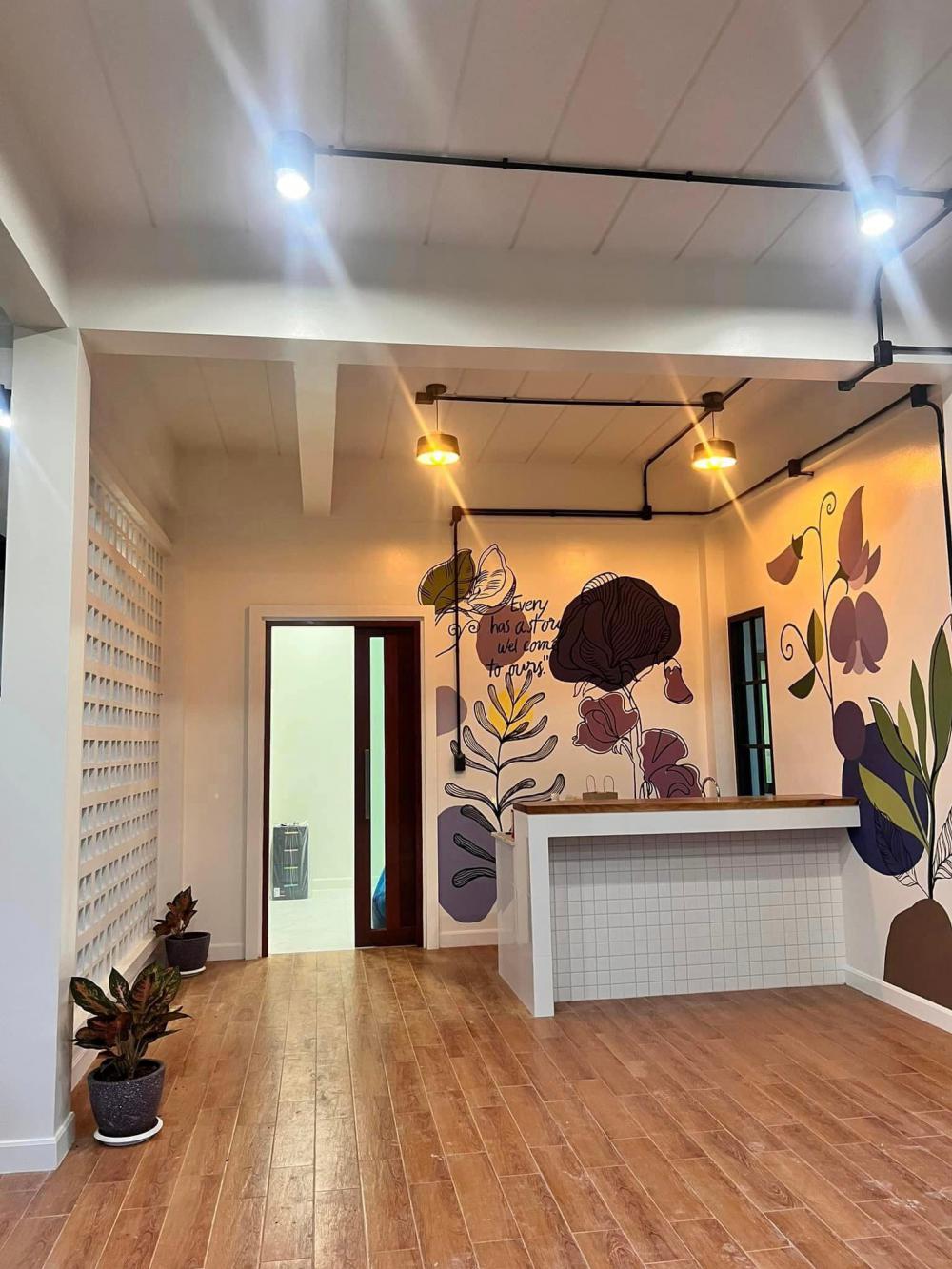 ไอเดียบ้านสวย 2 ชั้นริมทุ่งด้านล่างโปร่งรับลม รูปที่ 14