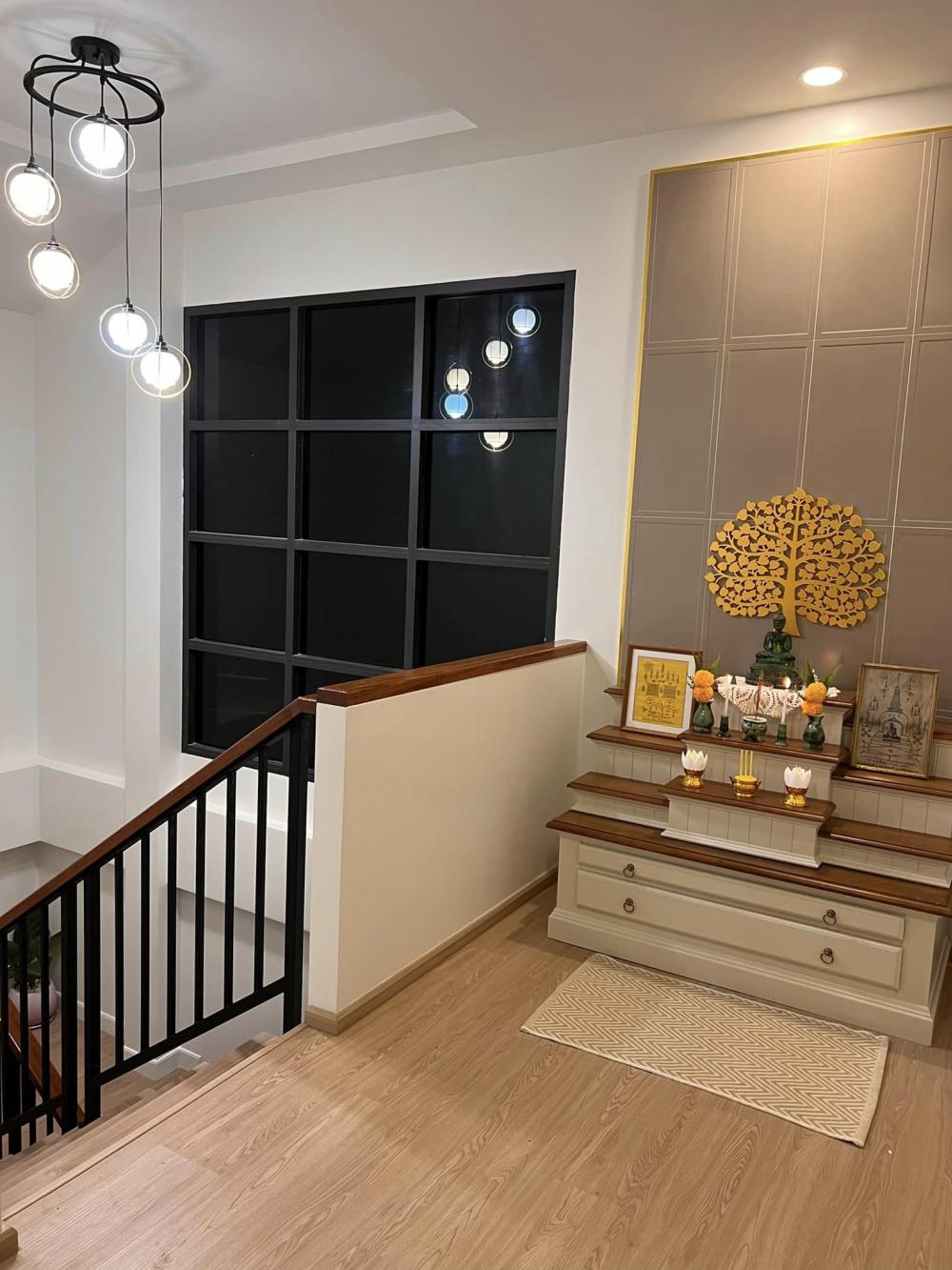 ไอเดียบ้านสวย 2 ชั้นริมทุ่งด้านล่างโปร่งรับลม รูปที่ 19