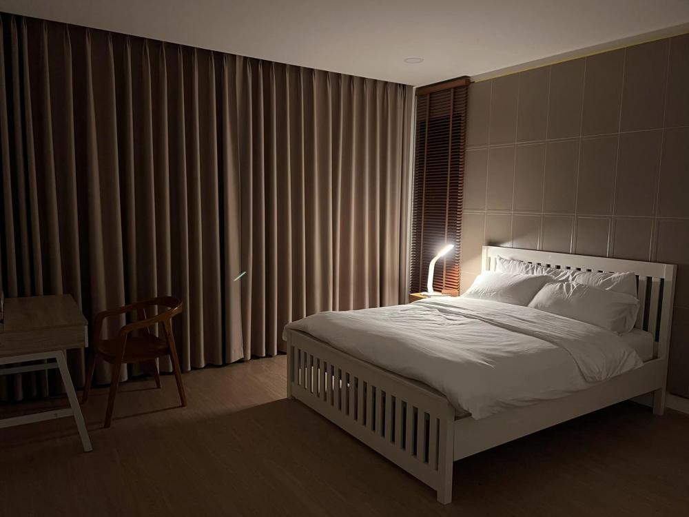 ไอเดียบ้านสวย 2 ชั้นริมทุ่งด้านล่างโปร่งรับลม รูปที่ 20