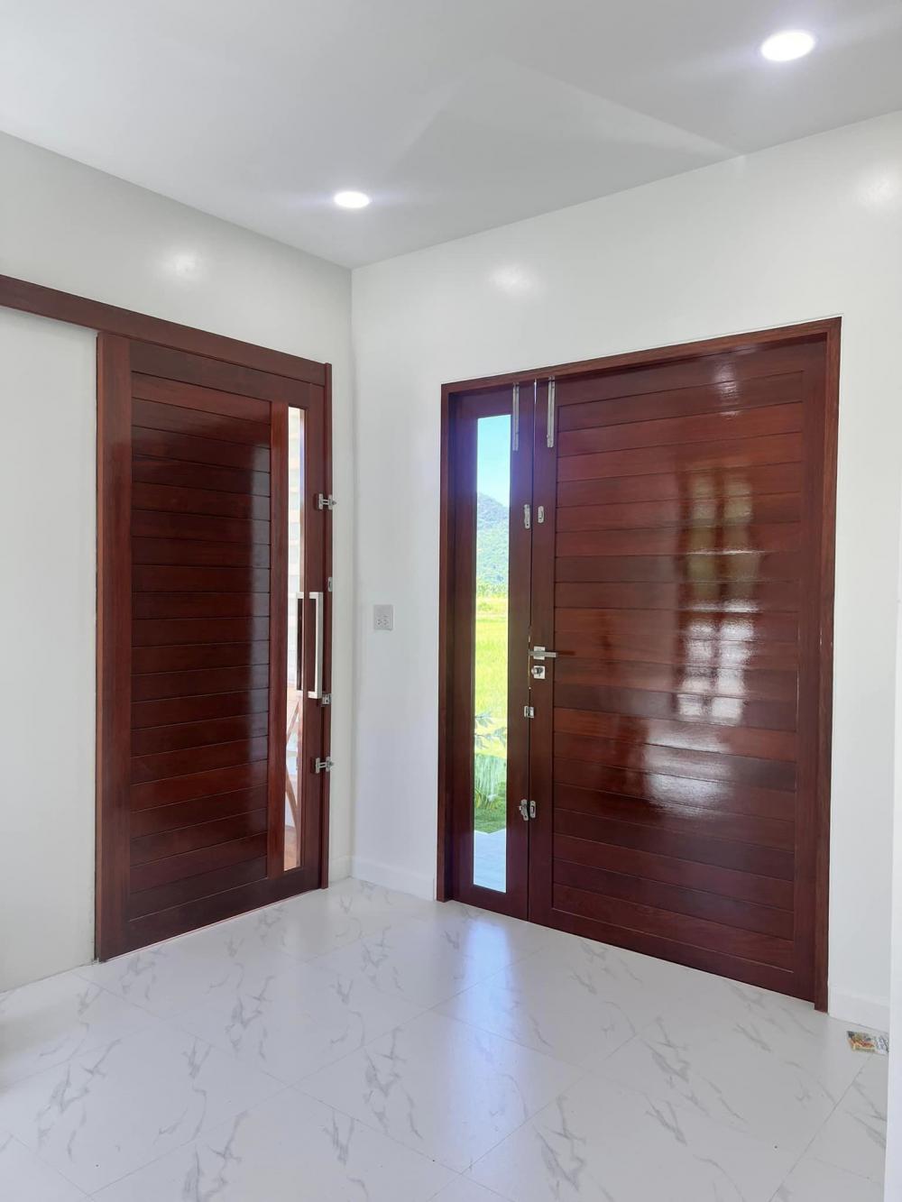 ไอเดียบ้านสวย 2 ชั้นริมทุ่งด้านล่างโปร่งรับลม รูปที่ 21