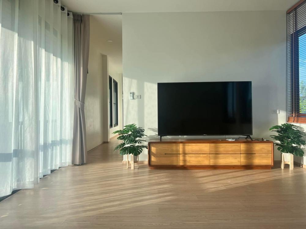 ไอเดียบ้านสวย 2 ชั้นริมทุ่งด้านล่างโปร่งรับลม รูปที่ 6