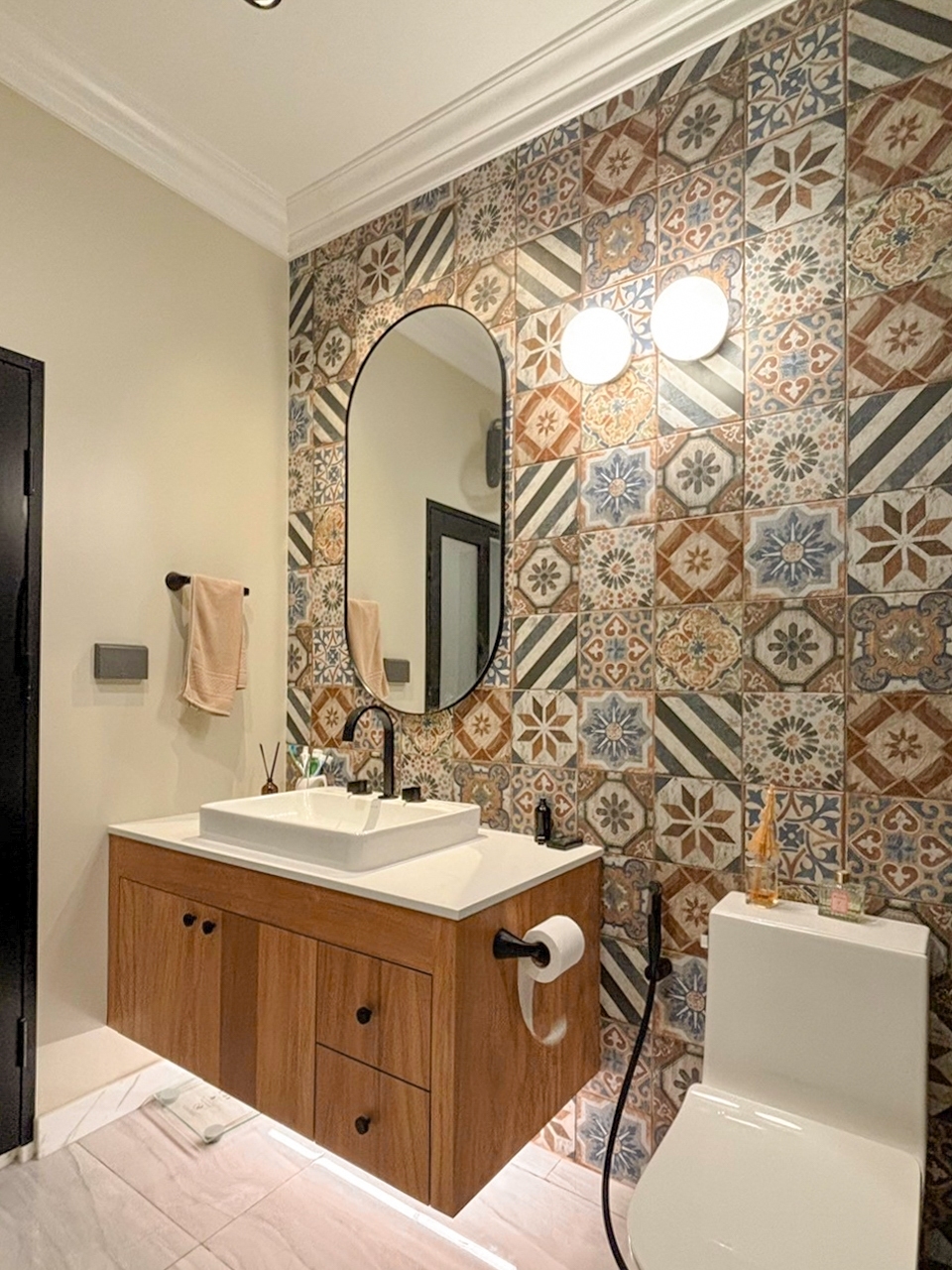 ไอเดียบ้านยกใต้ถุนสูง เพิ่มทางลาดเอียงที่ยาวต่อเนื่องตั้งแต่ที่จอดรถจนถึงด้านในบ้าน รูปที่ 14