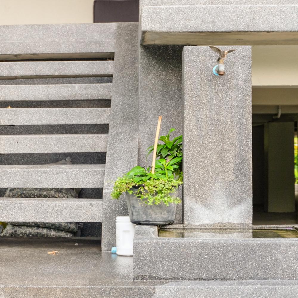 ไอเดียบ้านยกใต้ถุนสูง เพิ่มทางลาดเอียงที่ยาวต่อเนื่องตั้งแต่ที่จอดรถจนถึงด้านในบ้าน รูปที่ 20