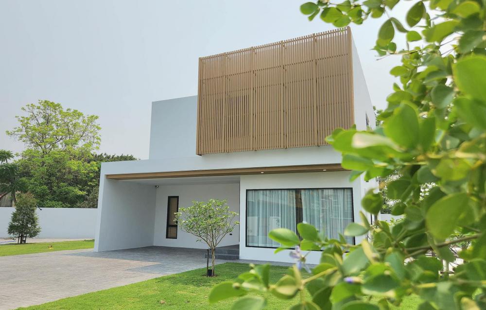 บ้านทรงกล่องโทนขาวบิ้วอินน่าอยู่ สถาปนิกต่างชาติ รูปที่ 15