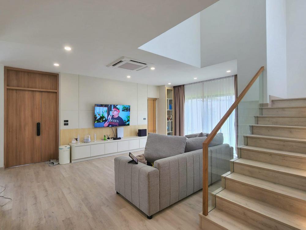 บ้านทรงกล่องโทนขาวบิ้วอินน่าอยู่ สถาปนิกต่างชาติ รูปที่ 4