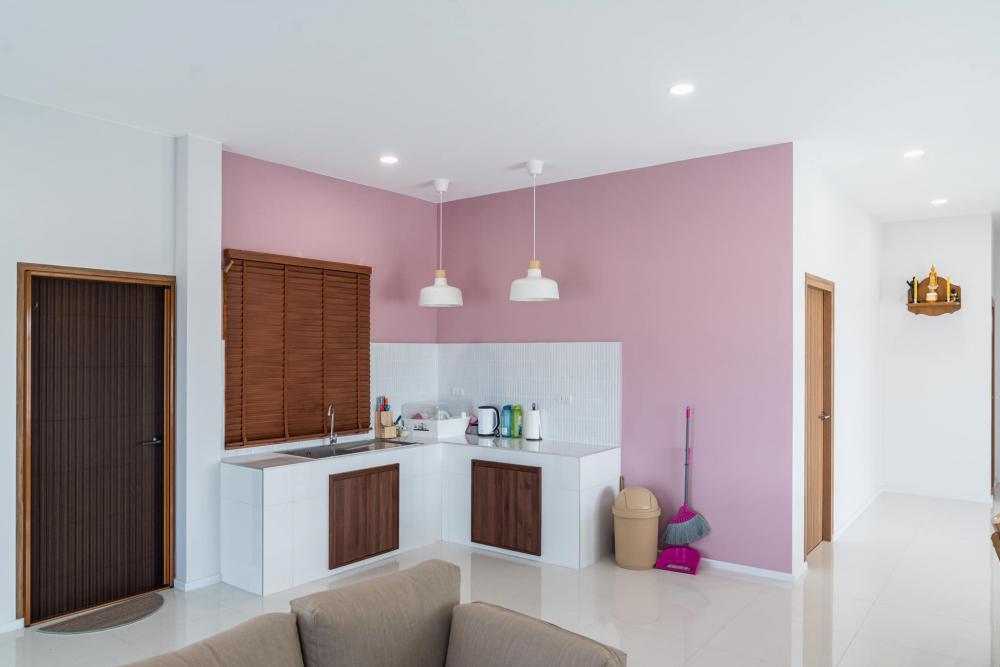 บ้านพักตากอากาศ 1 ชั้น ไร่ลุงเหลิมพื้นที่ใช้สอย 165 ตร.ม. เน้นมีพื้นที่ทำกิจกรรมร่วมกันกับครอบครัวพื้นที่ส่วนกลางค่อนข้างเยอะ เฉลียงนั่งเล่นข้างบ้าน ดาดฟ้าบนโรงจอดรถ รูปที่ 8