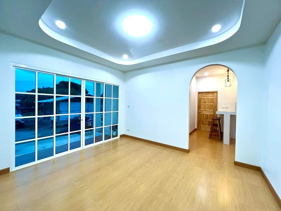 บ้านสไตล์โมเดิร์นมินิมอล 3 ห้องนอน 1 ห้องน้ำ 1 ห้องโถง 1 ห้องครัว พร้อมมินิบาร์สำหรับครอบครัวเล็กๆ รูปที่ 19