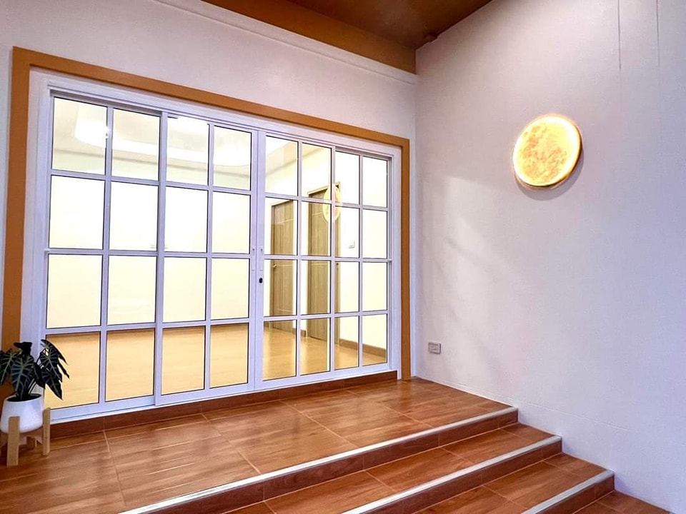 บ้านสไตล์โมเดิร์นมินิมอล 3 ห้องนอน 1 ห้องน้ำ 1 ห้องโถง 1 ห้องครัว พร้อมมินิบาร์สำหรับครอบครัวเล็กๆ รูปที่ 21