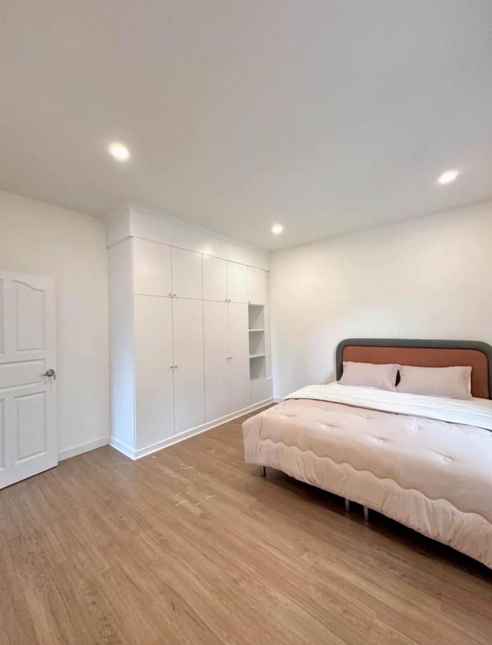 ไอเดียบ้านรีโนเวทใหม่สไตล์อิงลิชคันทรี่ ขนาด 5 ห้องนอน 5 ห้องน้ำ รูปที่ 14