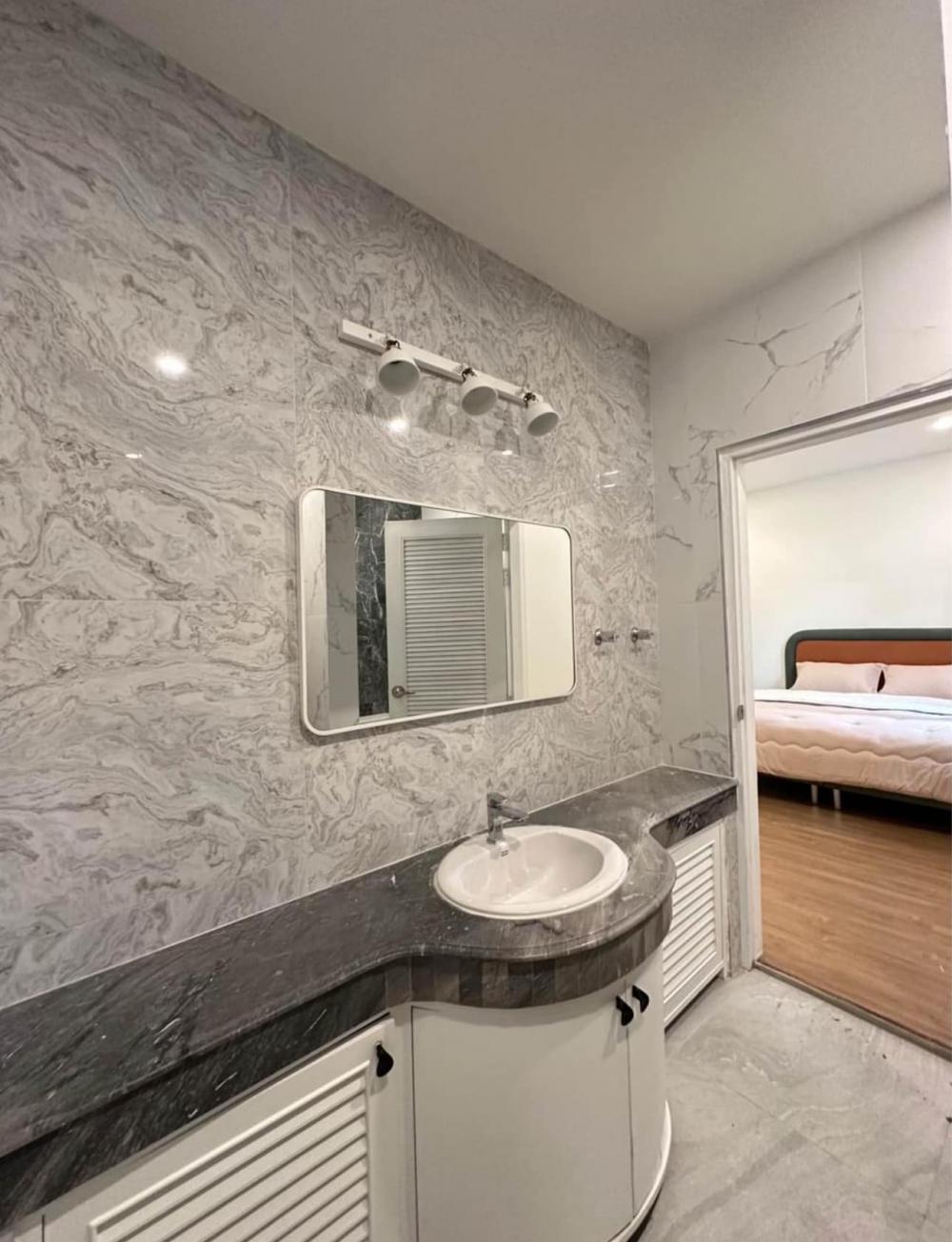 ไอเดียบ้านรีโนเวทใหม่สไตล์อิงลิชคันทรี่ ขนาด 5 ห้องนอน 5 ห้องน้ำ รูปที่ 16