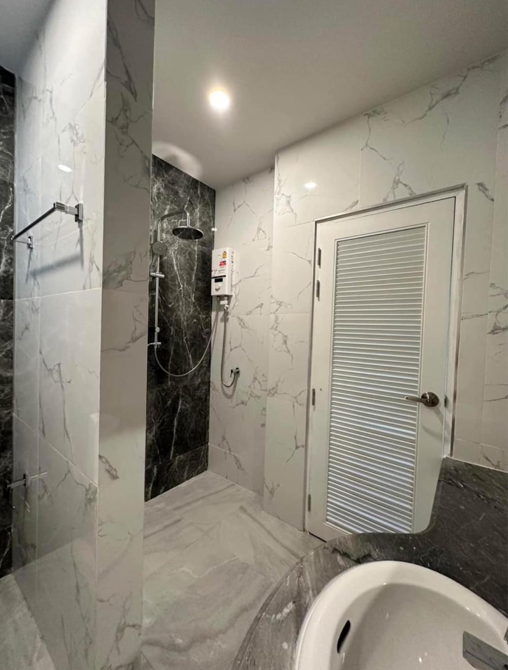 ไอเดียบ้านรีโนเวทใหม่สไตล์อิงลิชคันทรี่ ขนาด 5 ห้องนอน 5 ห้องน้ำ รูปที่ 17