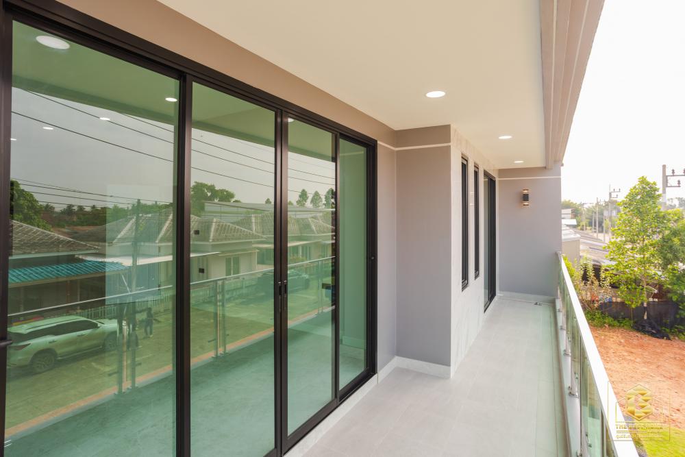 บ้านสไตล์โมเดิร์นมินิมอลสองชั้น ขนาด 4 ห้องนอน 3 ห้องน้ำ พื้นที่ 241 ตร.ม. รูปที่ 25