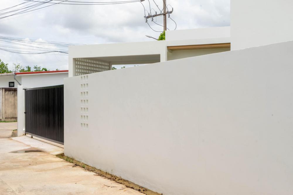 บ้านชั้นเดียวโมเดิร์น รูปทรงกล่อง ขนาด 3 ห้องนอน 2 ห้องน้ำ ตกแต่งในสไตล์โทนสีขาว มินิมอล ที่เน้นความเรียบง่าย รูปที่ 12