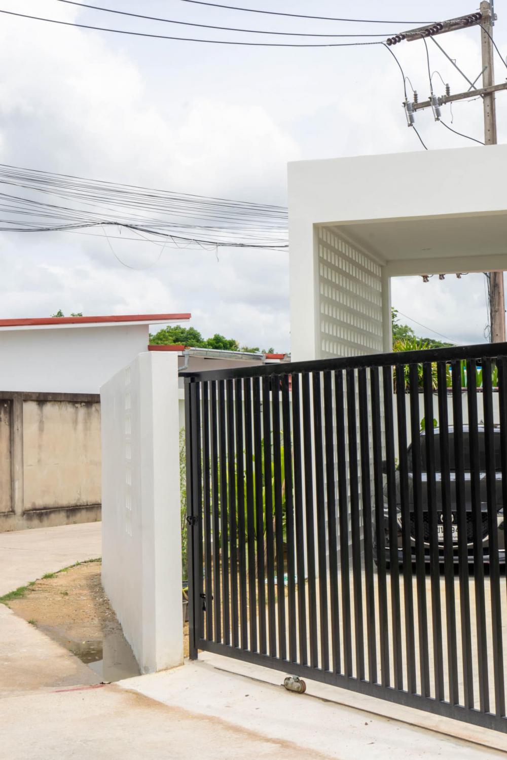 บ้านชั้นเดียวโมเดิร์น รูปทรงกล่อง ขนาด 3 ห้องนอน 2 ห้องน้ำ ตกแต่งในสไตล์โทนสีขาว มินิมอล ที่เน้นความเรียบง่าย รูปที่ 13