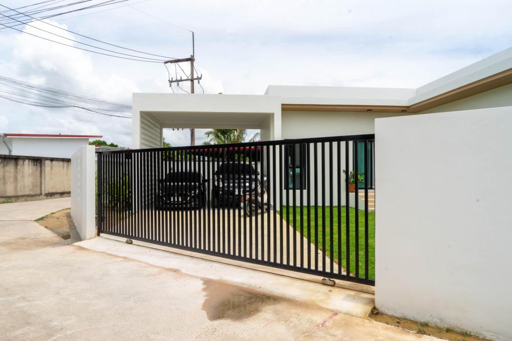 บ้านชั้นเดียวโมเดิร์น รูปทรงกล่อง ขนาด 3 ห้องนอน 2 ห้องน้ำ ตกแต่งในสไตล์โทนสีขาว มินิมอล ที่เน้นความเรียบง่าย รูปที่ 16