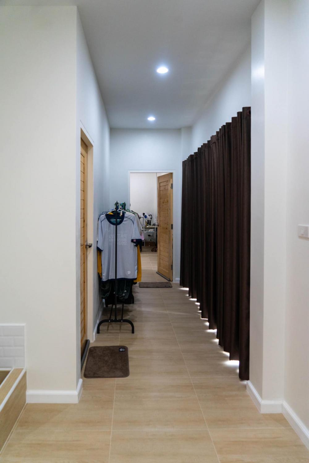 บ้านชั้นเดียวโมเดิร์น รูปทรงกล่อง ขนาด 3 ห้องนอน 2 ห้องน้ำ ตกแต่งในสไตล์โทนสีขาว มินิมอล ที่เน้นความเรียบง่าย รูปที่ 23