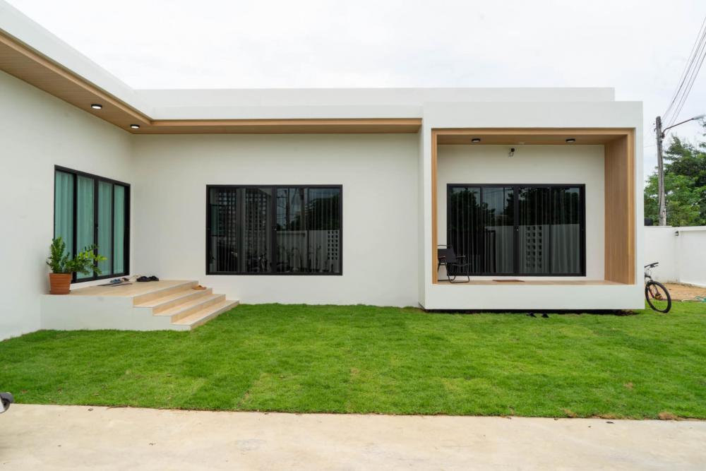 บ้านชั้นเดียวโมเดิร์น รูปทรงกล่อง ขนาด 3 ห้องนอน 2 ห้องน้ำ ตกแต่งในสไตล์โทนสีขาว มินิมอล ที่เน้นความเรียบง่าย รูปที่ 25