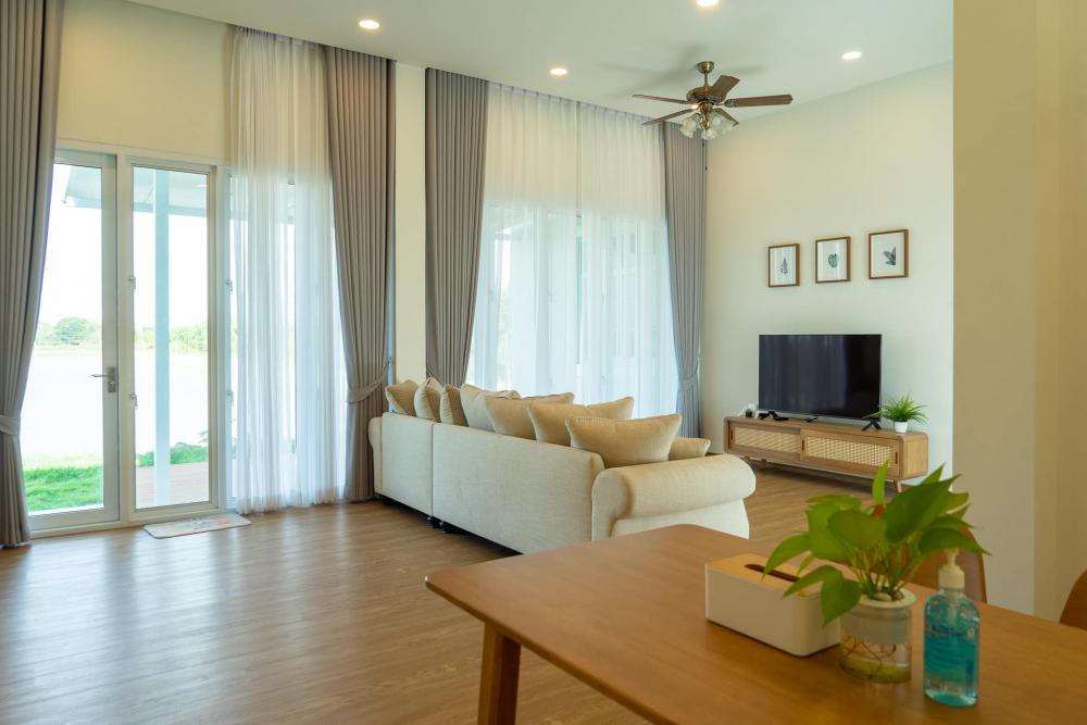 แบบบ้าน Modern Tropical สีละมุนมาก สวยแบบวินเทจ ขนาด 3 ห้องนอน 2 ห้องน้ำ รูปที่ 5