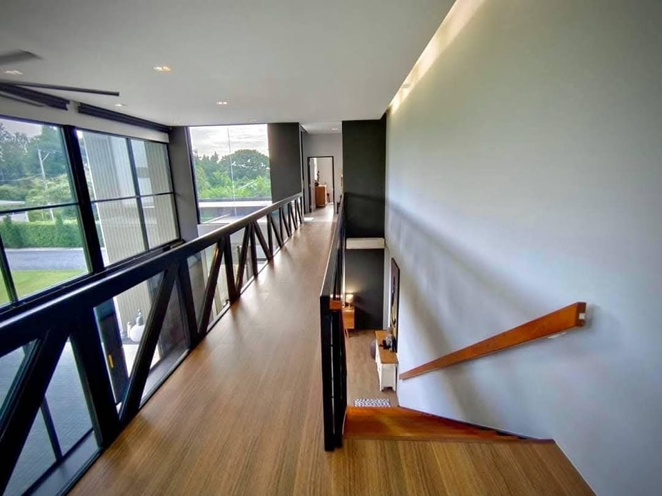 บ้านสไตล์โมเดิร์นทรงกล่อง ขนาด 5 ห้องนอน 4 ห้องน้ำ 1 ห้องครัว 1 ห้องรับแขก 3 ที่จอดรถ พื้นที่ 300 ตร.ม. รูปที่ 12