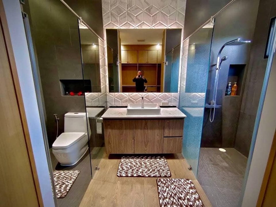 บ้านสไตล์โมเดิร์นทรงกล่อง ขนาด 5 ห้องนอน 4 ห้องน้ำ 1 ห้องครัว 1 ห้องรับแขก 3 ที่จอดรถ พื้นที่ 300 ตร.ม. รูปที่ 4