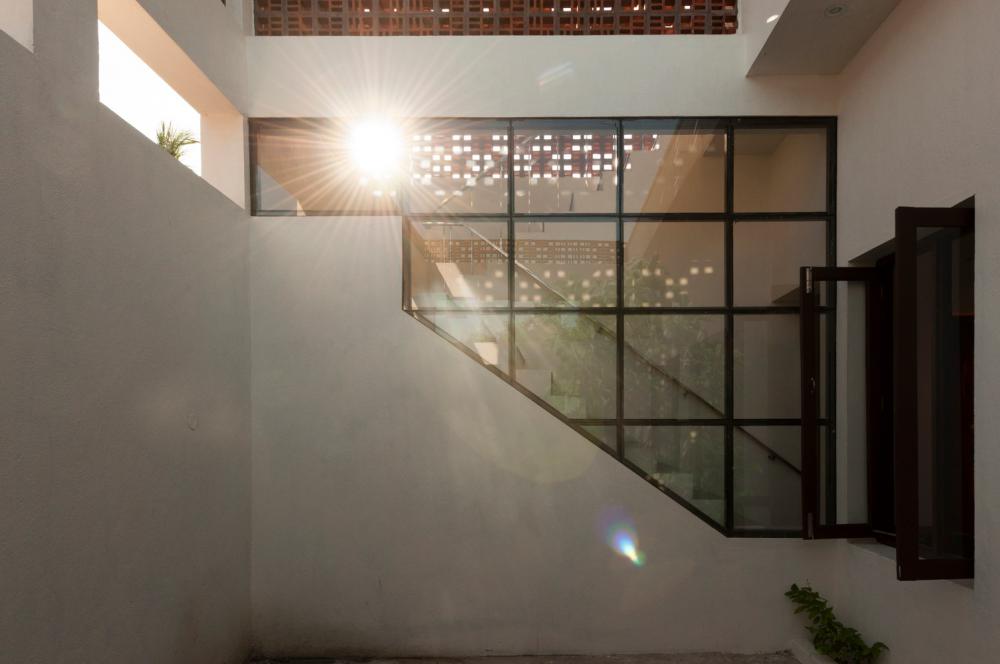 บ้านที่ออกแบบด้วยหัวใจและความอบอุ่นโดยสถาปนิกต่างชาติ พื้นที่ 500 ตร.ม. รูปที่ 10