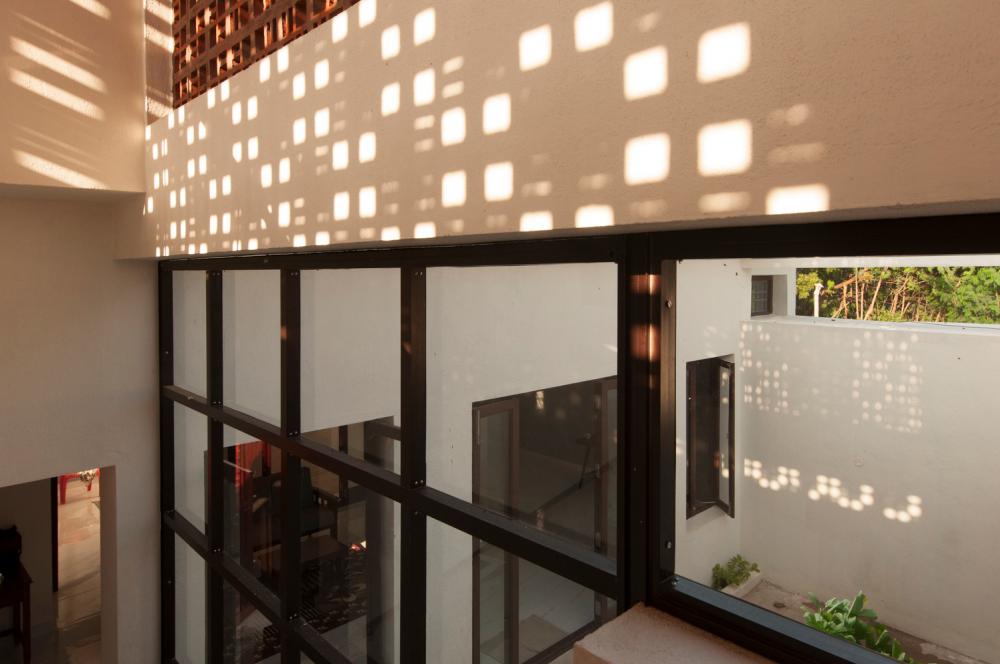 บ้านที่ออกแบบด้วยหัวใจและความอบอุ่นโดยสถาปนิกต่างชาติ พื้นที่ 500 ตร.ม. รูปที่ 4