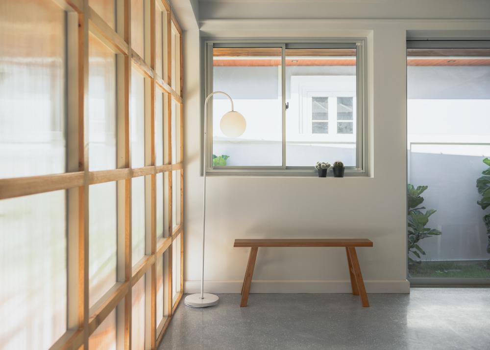 ไอเดียบ้านสวย 2 ชั้นสีขาว ตกแต่งภายในมินิมอล รูปที่ 16