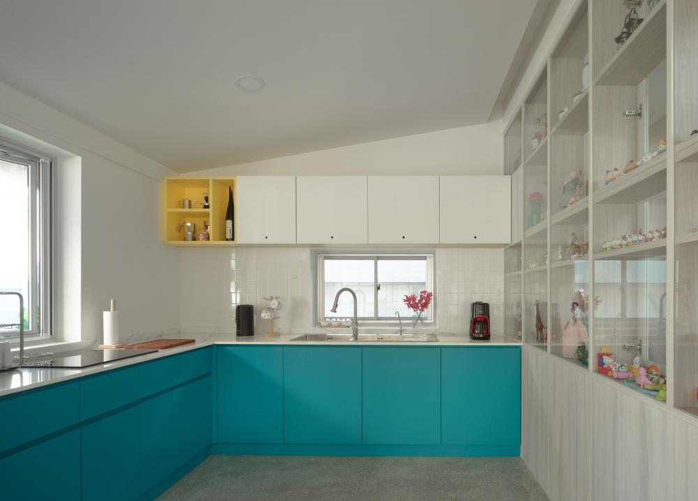 ไอเดียบ้านสวย 2 ชั้นสีขาว ตกแต่งภายในมินิมอล รูปที่ 20