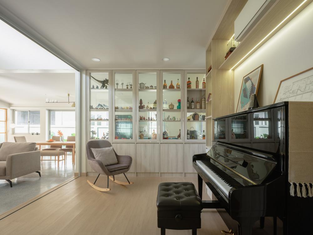 ไอเดียบ้านสวย 2 ชั้นสีขาว ตกแต่งภายในมินิมอล รูปที่ 21