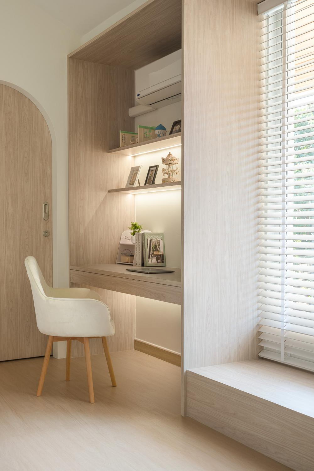 ไอเดียบ้านสวย 2 ชั้นสีขาว ตกแต่งภายในมินิมอล รูปที่ 22