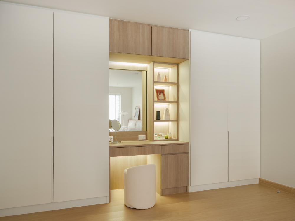 ไอเดียบ้านสวย 2 ชั้นสีขาว ตกแต่งภายในมินิมอล รูปที่ 9