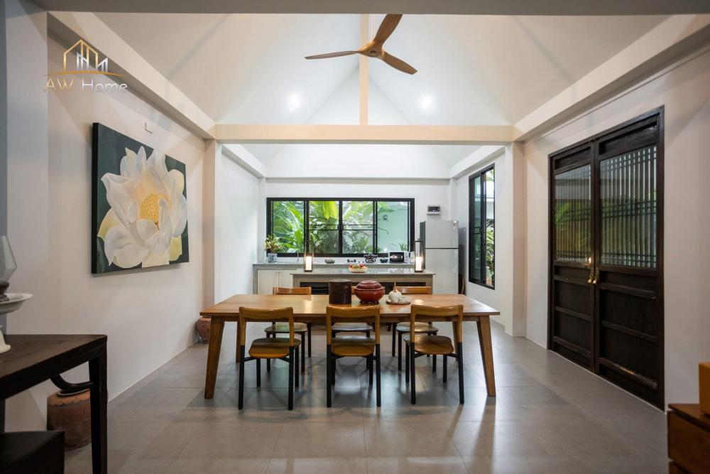 ไอเดียห้องรับรองแขกสไตล์บาหลี ภายนอก หลังคาสีเทาอ่อน ผนังทาสีขาว รูปที่ 5