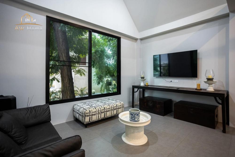 ไอเดียห้องรับรองแขกสไตล์บาหลี ภายนอก หลังคาสีเทาอ่อน ผนังทาสีขาว รูปที่ 8