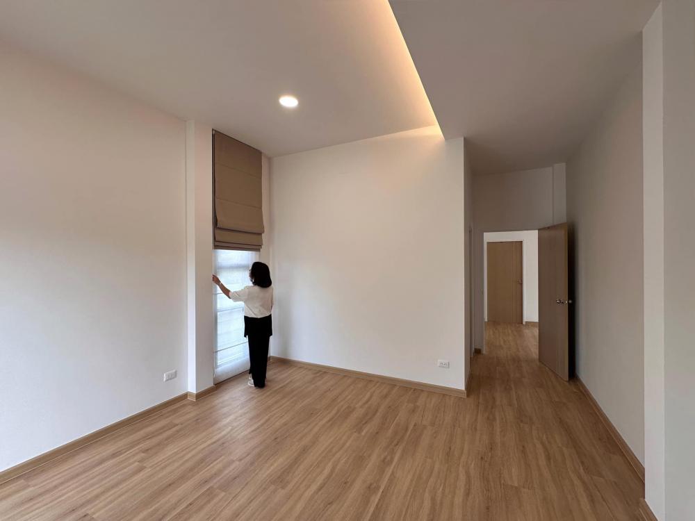 ไอเดียบ้านมินิมอลโทนสีเท่าเข้ม ขนาด 3 ห้องนอน 2 ห้องน้ำ มีสวนเล็กด้านหน้าบ้าน รูปที่ 13