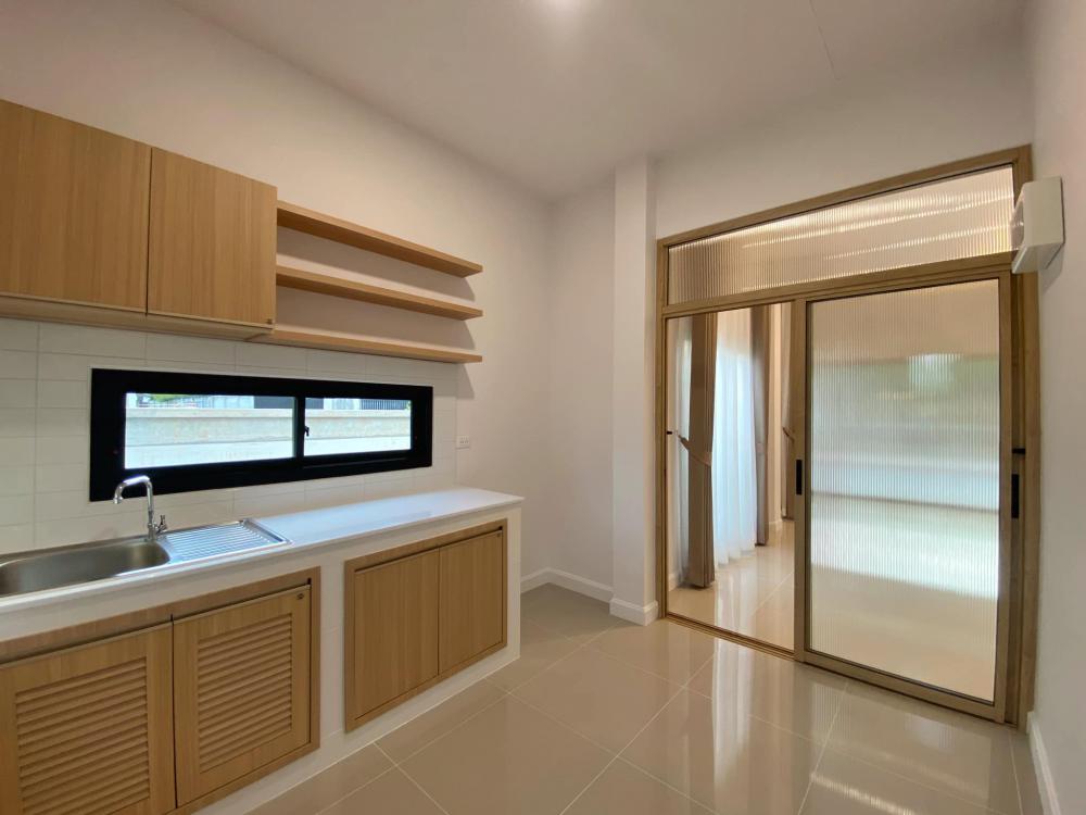 ไอเดียบ้านมินิมอลโทนสีเท่าเข้ม ขนาด 3 ห้องนอน 2 ห้องน้ำ มีสวนเล็กด้านหน้าบ้าน รูปที่ 14