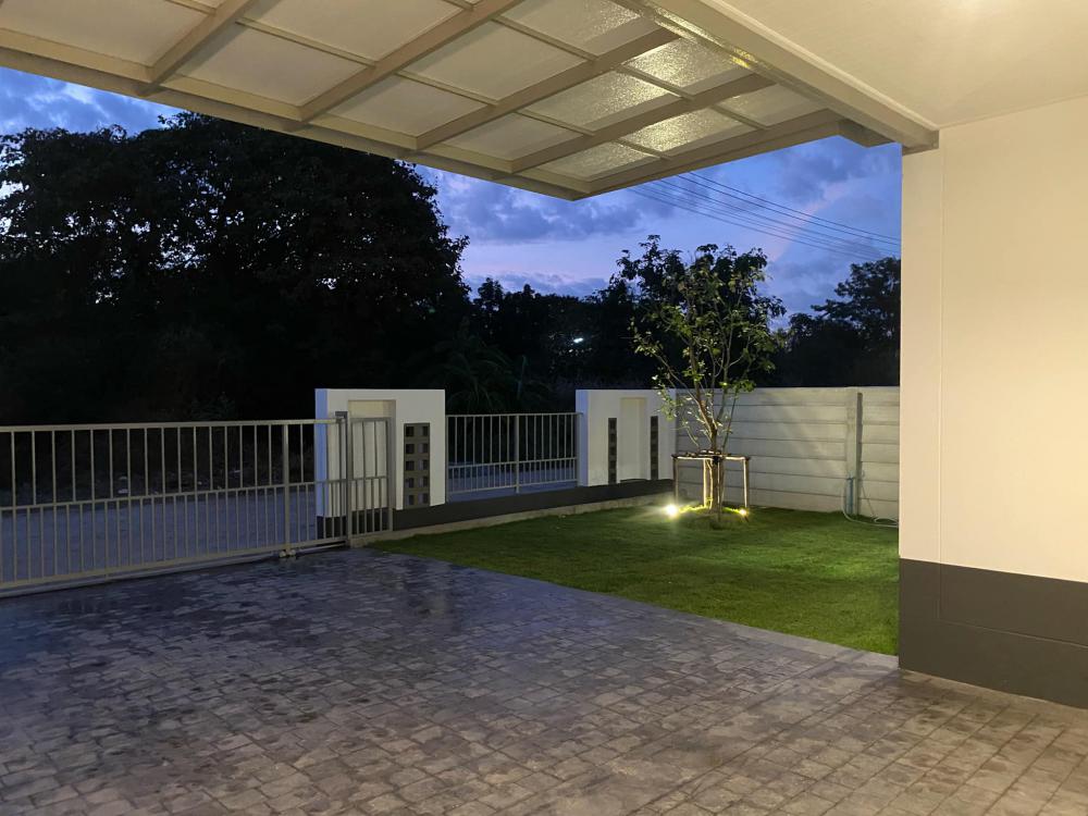 ไอเดียบ้านมินิมอลโทนสีเท่าเข้ม ขนาด 3 ห้องนอน 2 ห้องน้ำ มีสวนเล็กด้านหน้าบ้าน รูปที่ 15