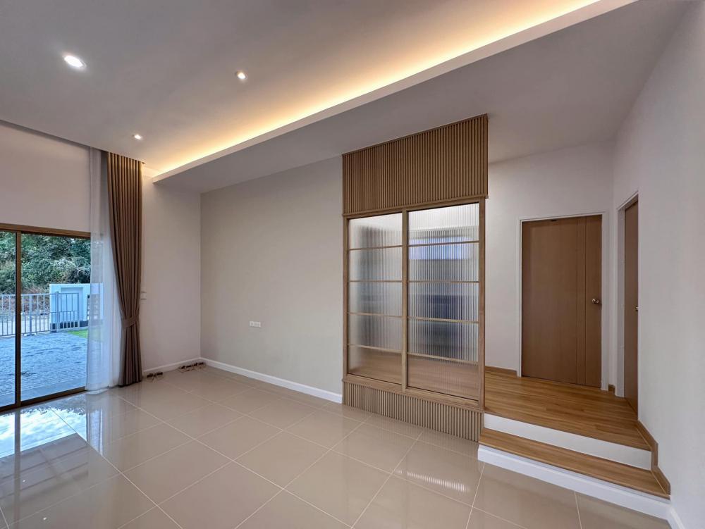 ไอเดียบ้านมินิมอลโทนสีเท่าเข้ม ขนาด 3 ห้องนอน 2 ห้องน้ำ มีสวนเล็กด้านหน้าบ้าน รูปที่ 9