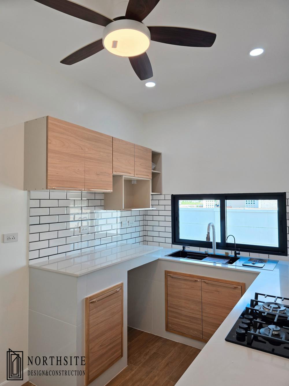 บ้านพักอาศัย2ชั้น สไตล์โมเดิร์น ขนาด 4 ห้องนอน 5 ห้องน้ำ พื้นที่ใช้สอย 373 ตร.ม.  รูปที่ 23