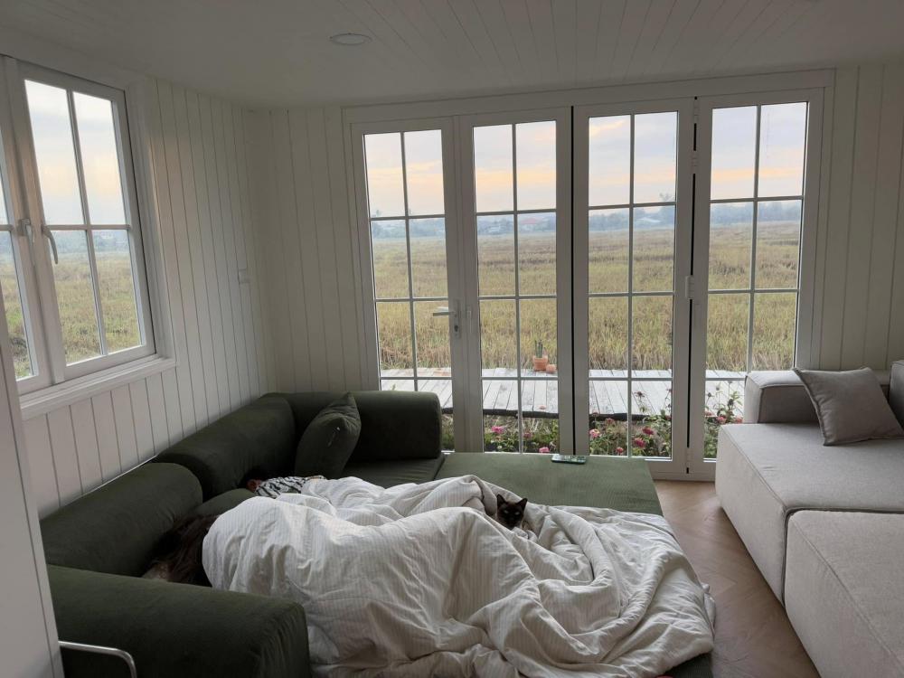 ไอเดียบ้านพักตากอากาศขนาดมินิร่ายล้อมด้วยสวนดอกไม้ รูปที่ 4