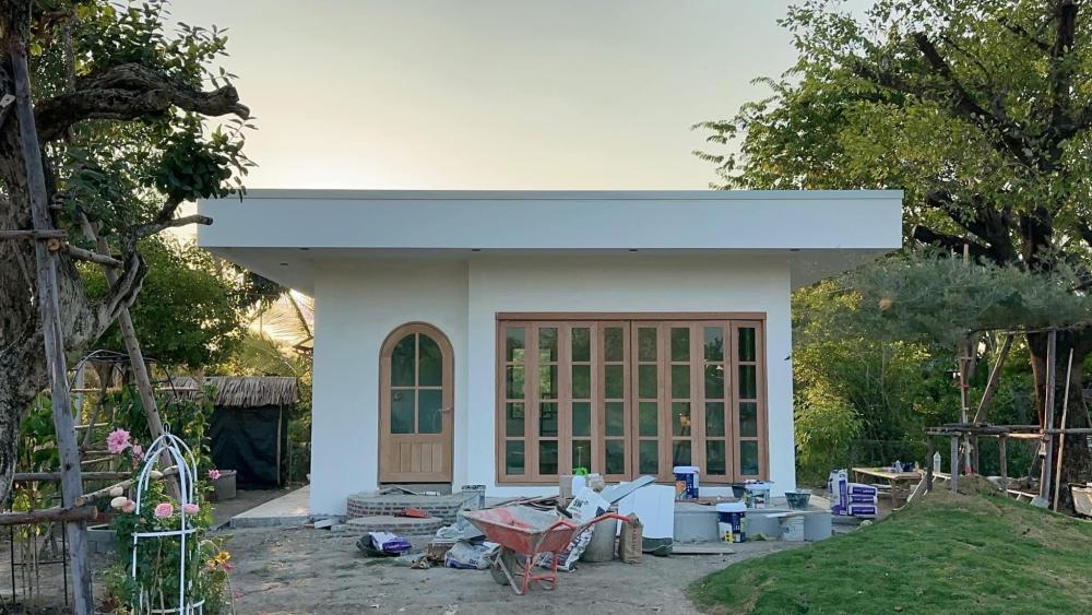 บ้านมินิมอลขนาดเล็กพร้อมต้นไม้ร่ายล้อม รูปที่ 4