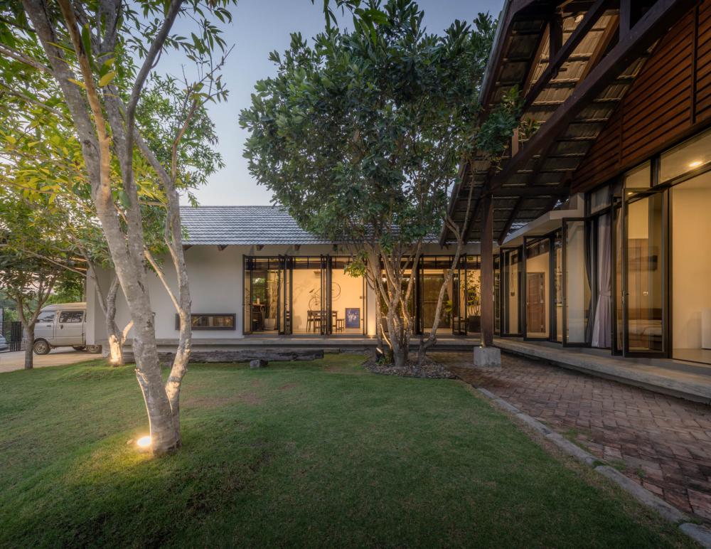 ไอเดียบ้านไทยประยุกต์ผสมผสานกลิ่นอายสมัยเก่ากับสมัยใหม่ได้ลงตัว รูปที่ 19