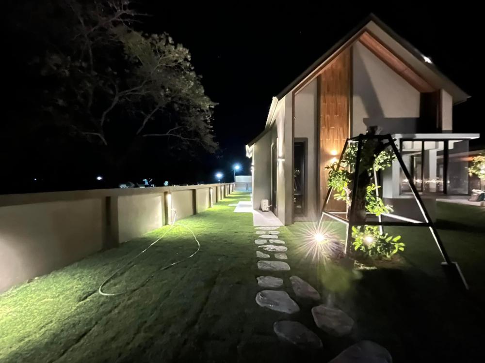 ไอเดียบ้านสวยสไตล์นอร์ดิกทรงตัวยู U สองจั่ว ตกแต่งภายในและจัดสวนรอบบ้านได้สวยมาก รูปที่ 25