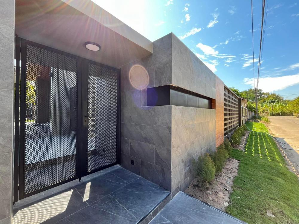 ไอเดียบ้านสวยสไตล์นอร์ดิกทรงตัวยู U สองจั่ว ตกแต่งภายในและจัดสวนรอบบ้านได้สวยมาก รูปที่ 1