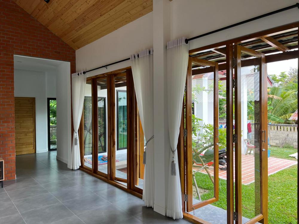 บ้านพักอาศัย หนึ่งชั้นตัวแอลหลังคาจั่วบริบทชุมชน อยู่กับธรรมชาติ 3ห้องนอน 2ห้องน้ำ 1ห้องโถง 1ห้องครัว พื้นที่ 147 ตารางเมตร รูปที่ 12