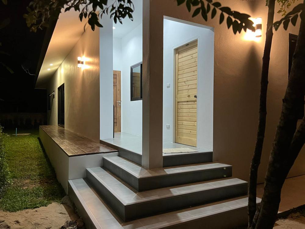 บ้านพักอาศัย หนึ่งชั้นตัวแอลหลังคาจั่วบริบทชุมชน อยู่กับธรรมชาติ 3ห้องนอน 2ห้องน้ำ 1ห้องโถง 1ห้องครัว พื้นที่ 147 ตารางเมตร รูปที่ 25