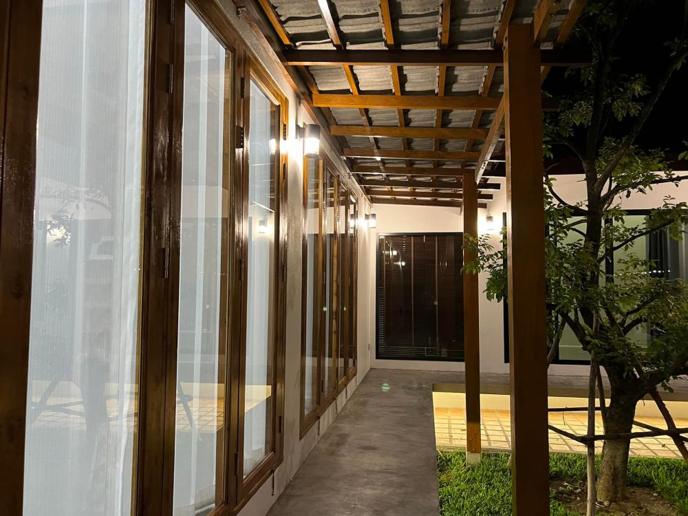 บ้านพักอาศัย หนึ่งชั้นตัวแอลหลังคาจั่วบริบทชุมชน อยู่กับธรรมชาติ 3ห้องนอน 2ห้องน้ำ 1ห้องโถง 1ห้องครัว พื้นที่ 147 ตารางเมตร รูปที่ 28