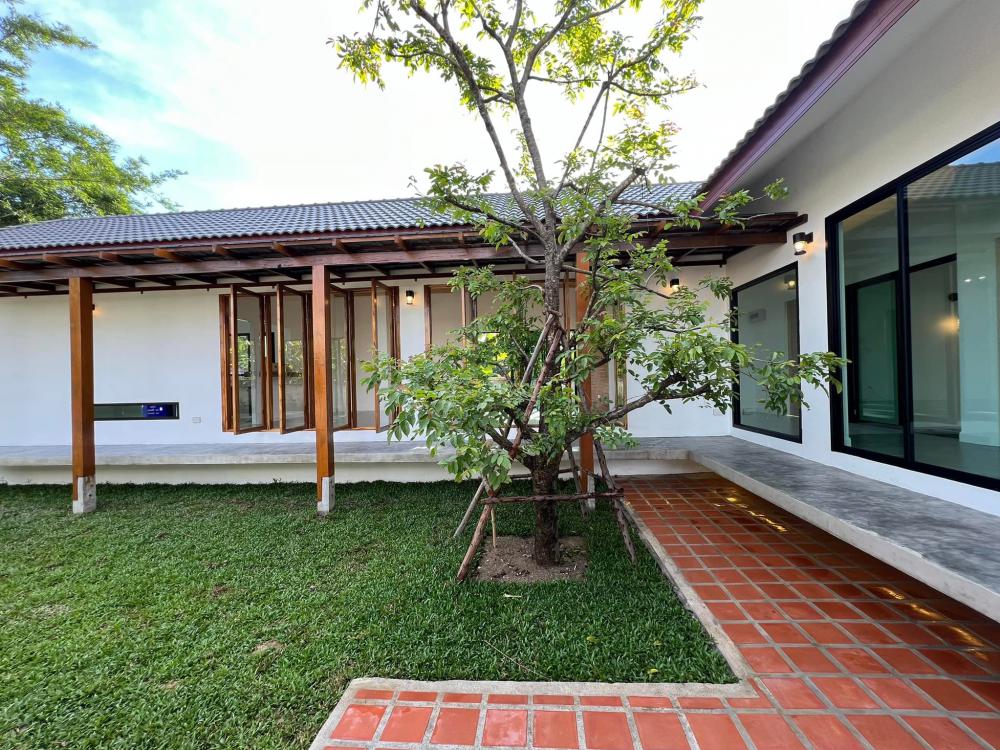 บ้านพักอาศัย หนึ่งชั้นตัวแอลหลังคาจั่วบริบทชุมชน อยู่กับธรรมชาติ 3ห้องนอน 2ห้องน้ำ 1ห้องโถง 1ห้องครัว พื้นที่ 147 ตารางเมตร รูปที่ 5