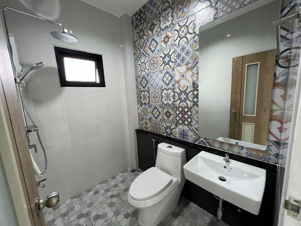 บ้านพักอาศัย หนึ่งชั้นตัวแอลหลังคาจั่วบริบทชุมชน อยู่กับธรรมชาติ 3ห้องนอน 2ห้องน้ำ 1ห้องโถง 1ห้องครัว พื้นที่ 147 ตารางเมตร รูปที่ 35