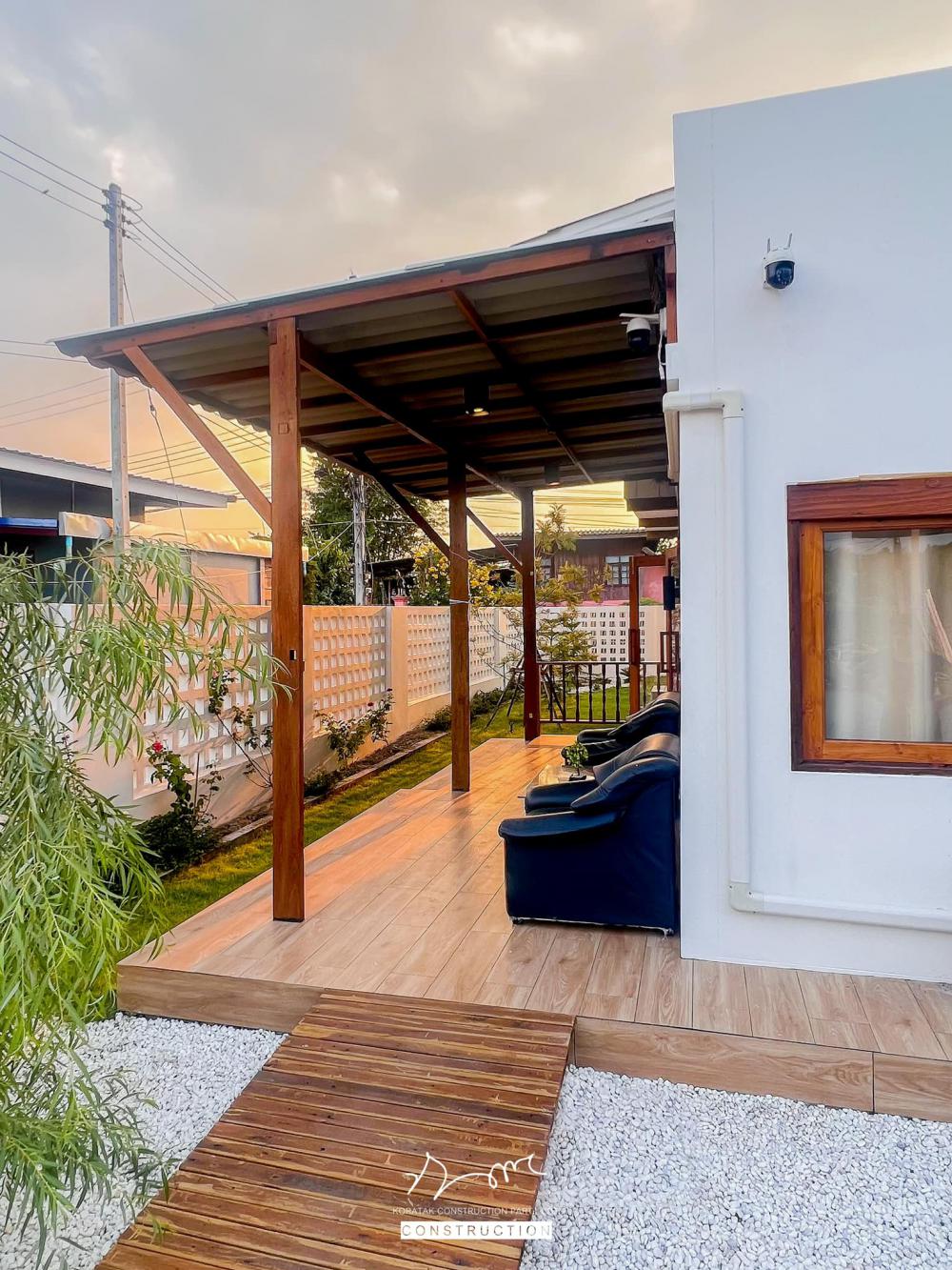 รีโนเวทบ้านครึ่งปูนครึ่งไม้สไตล์มินิมอลโทนขาว  จากพื้นที่ใช้สอยเดิม 𝟏𝟑𝟏.𝟎𝟔 ตร.ม. ขยายเป็น 𝟐𝟎𝟒.𝟕𝟖 ตร.ม. รูปที่ 25